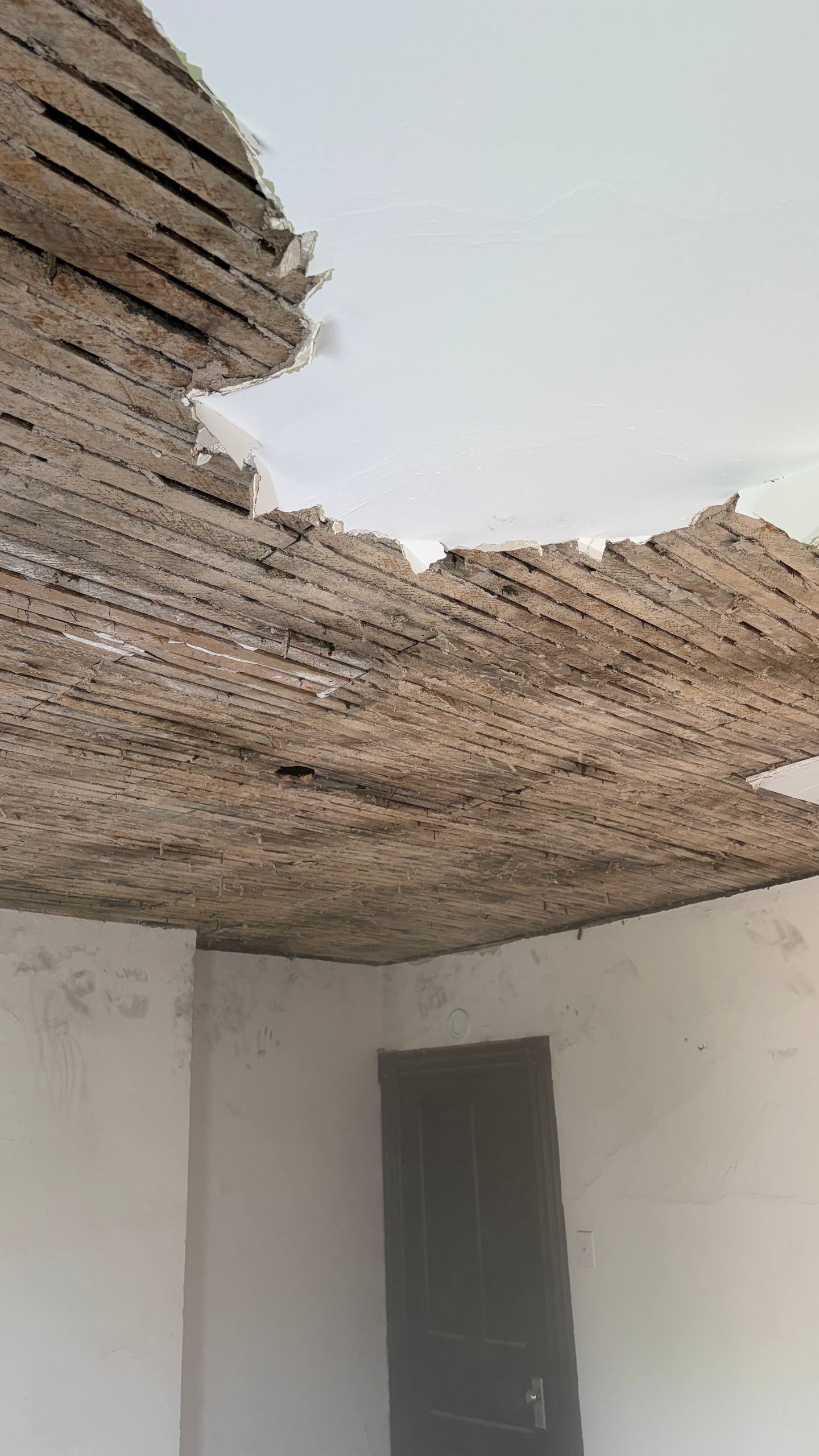 OLD CEILING RECONSTRUCTION & DRYWALL INSTALLATION